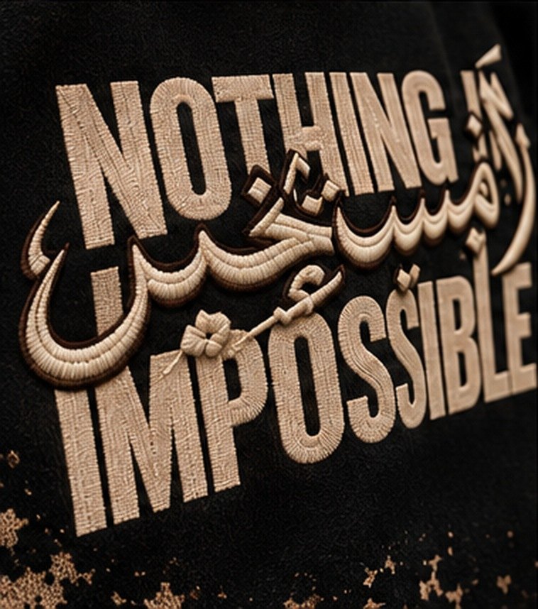Hoodie MUSTAHIL Noir, détail de la calligraphie